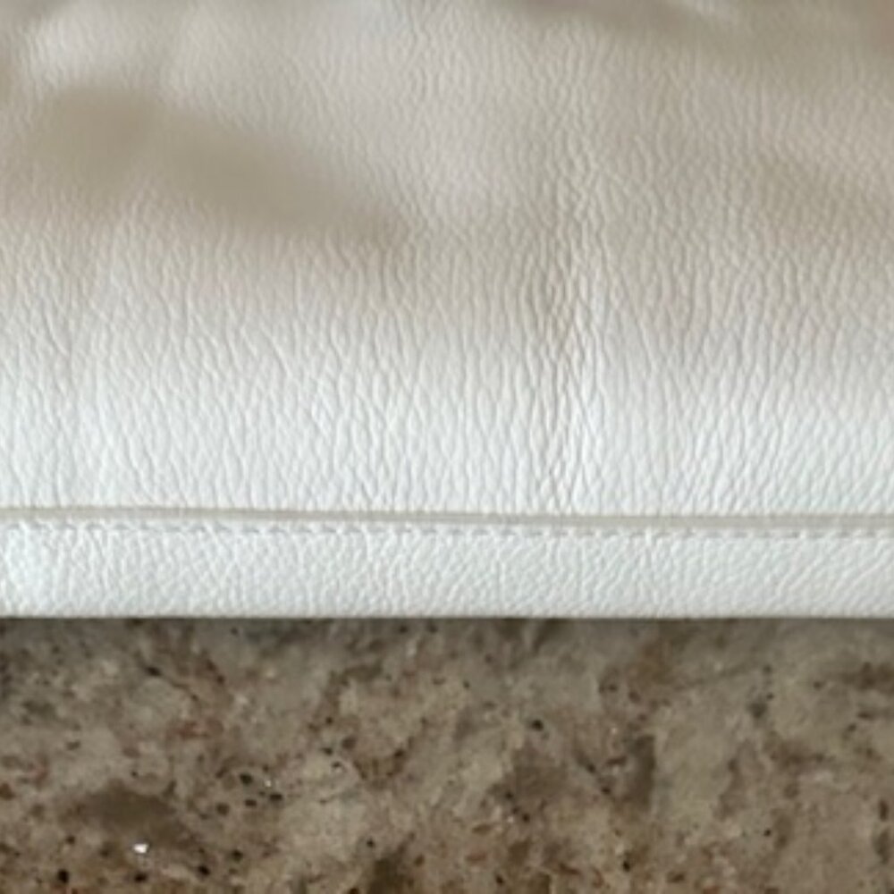 NWOT - Brahmin White Genuine Leather Wristlet With Tassel Pull Opening - Picture 5 of 15